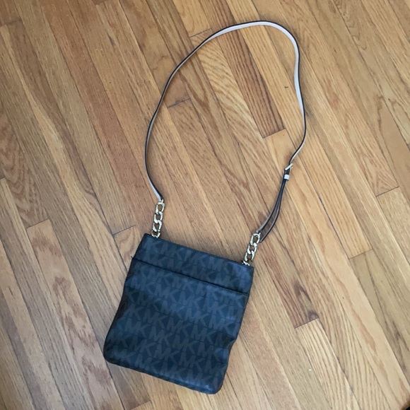 𝒱𝒾𝓃𝓉𝒶𝑔𝑒 𝑀𝒾𝒸𝒽𝒶𝑒𝓁 𝒦𝑜𝓇𝓈 𝐵𝒶𝑔 - Picture 3 of 8